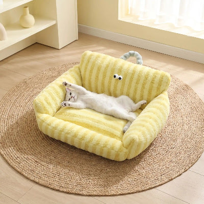 canapé chat rayures jaune chaton blanc mignon 