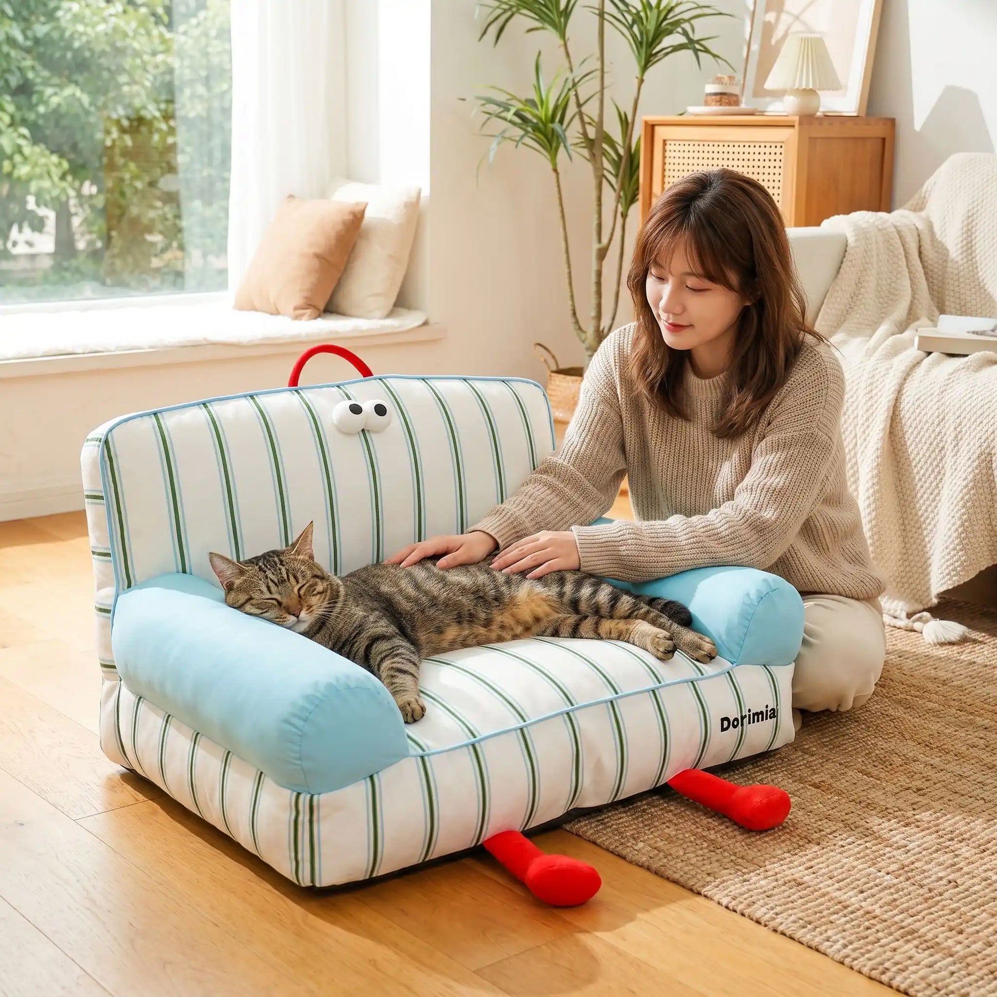 canapé pour chat avec femme caressant chat 