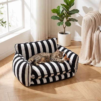 canapé pour chat rayures noir blanc chat allongé jouant 
