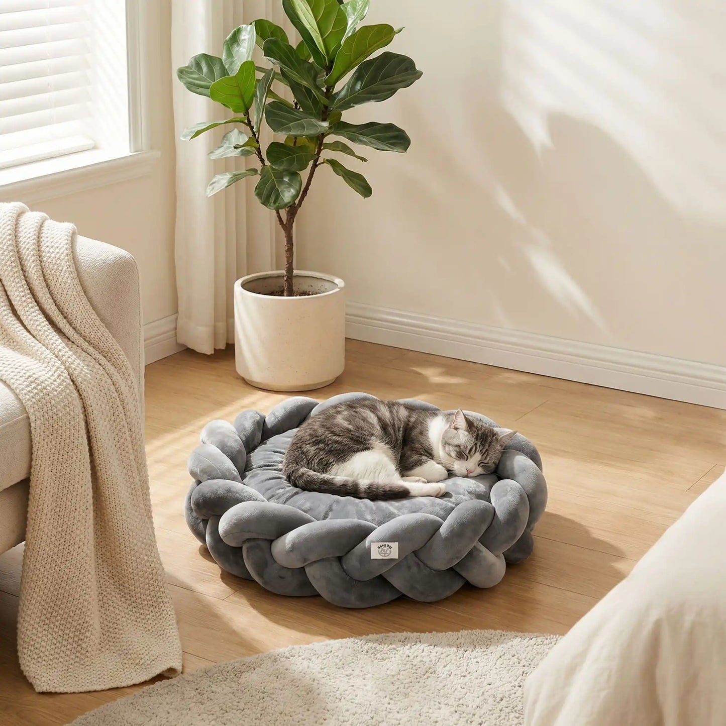 coussin à chat rond gris foncé bord tressé