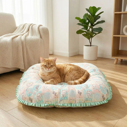 coussin pour chat carré rembourré avec chat allongé 