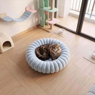 coussin pour chat rond bleu gros chat allongé 