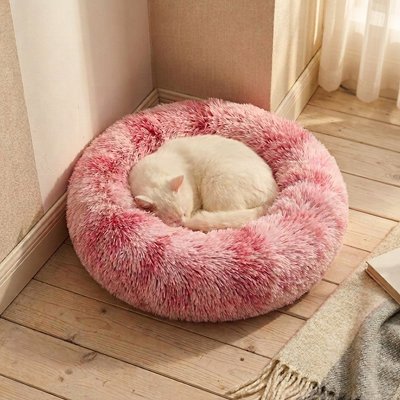 coussin pour chat rond moelleux rose avec chat endormi
