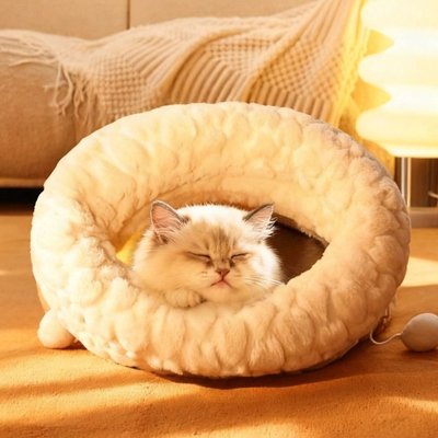 lit chat sac de couchage brun avec chat endormi