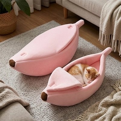 lit pour chat banane rose chaton endormi