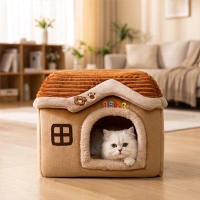 maison pour chat beige marron ours chat blanc