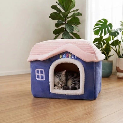 maison pour chat bleu rose lapin chat endormi