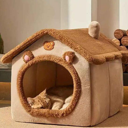 maison pour chat ours avec chat qui dort
