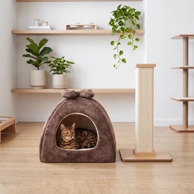niche à chat marron triangle arrondi chat 