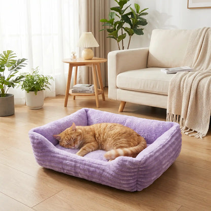 panier pour chat violet avec chat endormi 