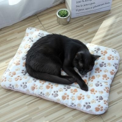tapis pour chat blanc empreintes pattes chat endormi