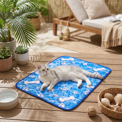 tapis rafraichissant chat bleu motifs pattes os 