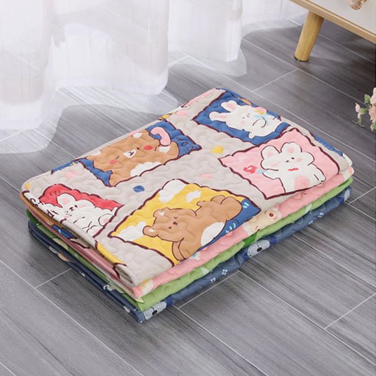 tapis rafraichissant chat motifs divers empilés