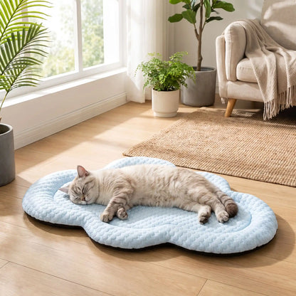 tapis rafraichissant chat nuage bleu chat allongé dodo 