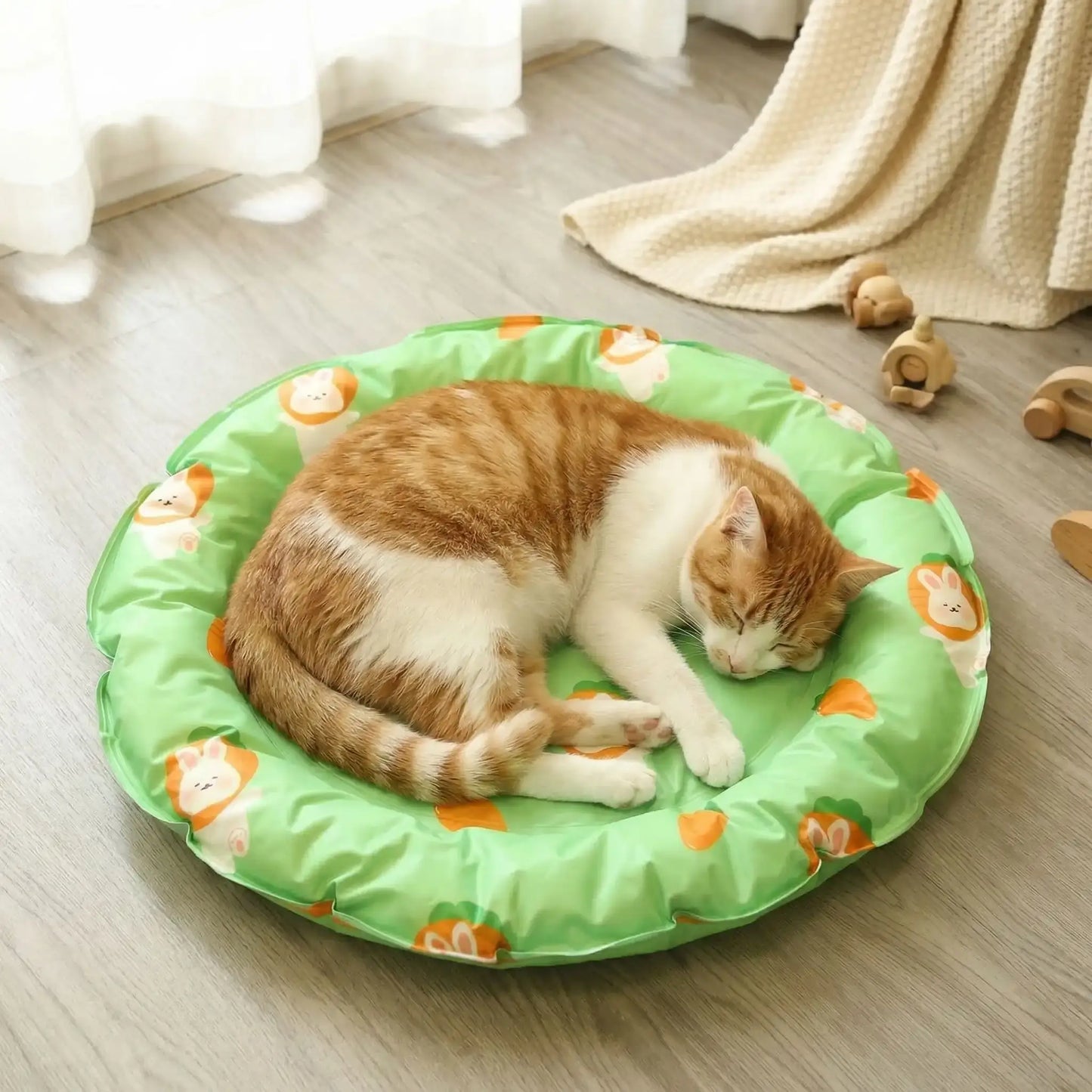 tapis rafraichissant chat rond avec chat endormi 