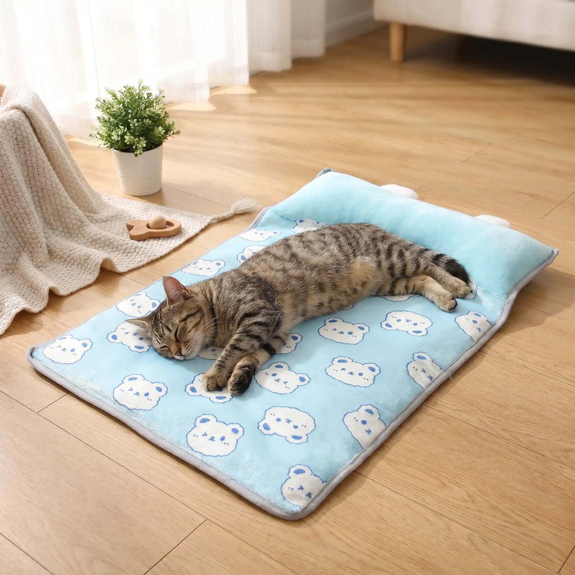 tapis rafraichissant chat soie bleu chat endormi 