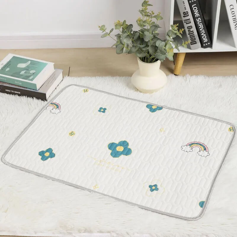 tapis rafraichissant chat soie latex fleurs arc-en-ciel