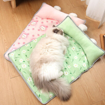 tapis rafraichissant chat soie rose vert chat endormi 
