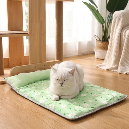 tapis rafraichissant chat soie vert chat allongé rentré 